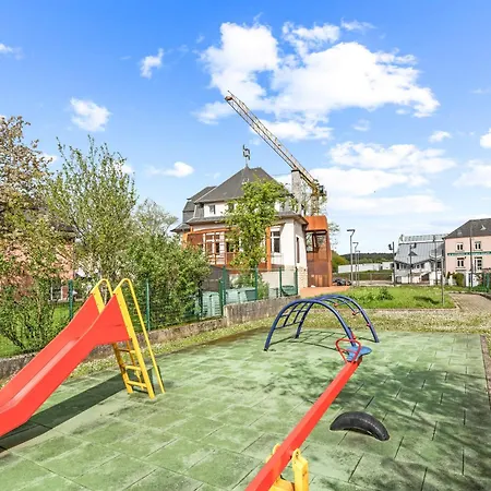 Lenger Schoul Nyaraló *